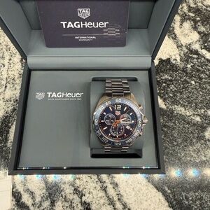 TAG HEUER FORMULA 1 CHRONOGRAPH
Quartz, 43 mm, Steel CAZ1014.BA0842